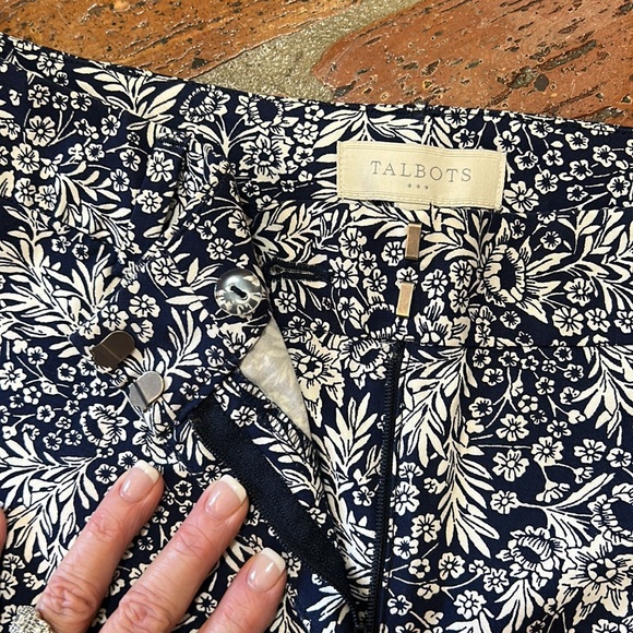 Talbots Navy and ivory 7" chinos sz8 - Picture 5 of 9